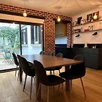 Semesterbostad Charming Family House With Large Terrace *